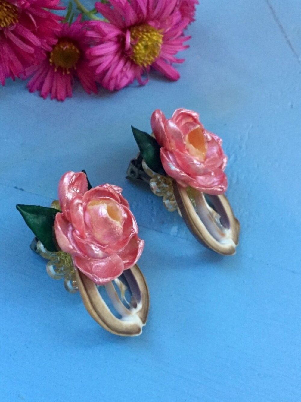 Vintage 1930s Earrings, Antique Rose Earrings, Vintage Shell Carved Earrings - Picture 2 of 5